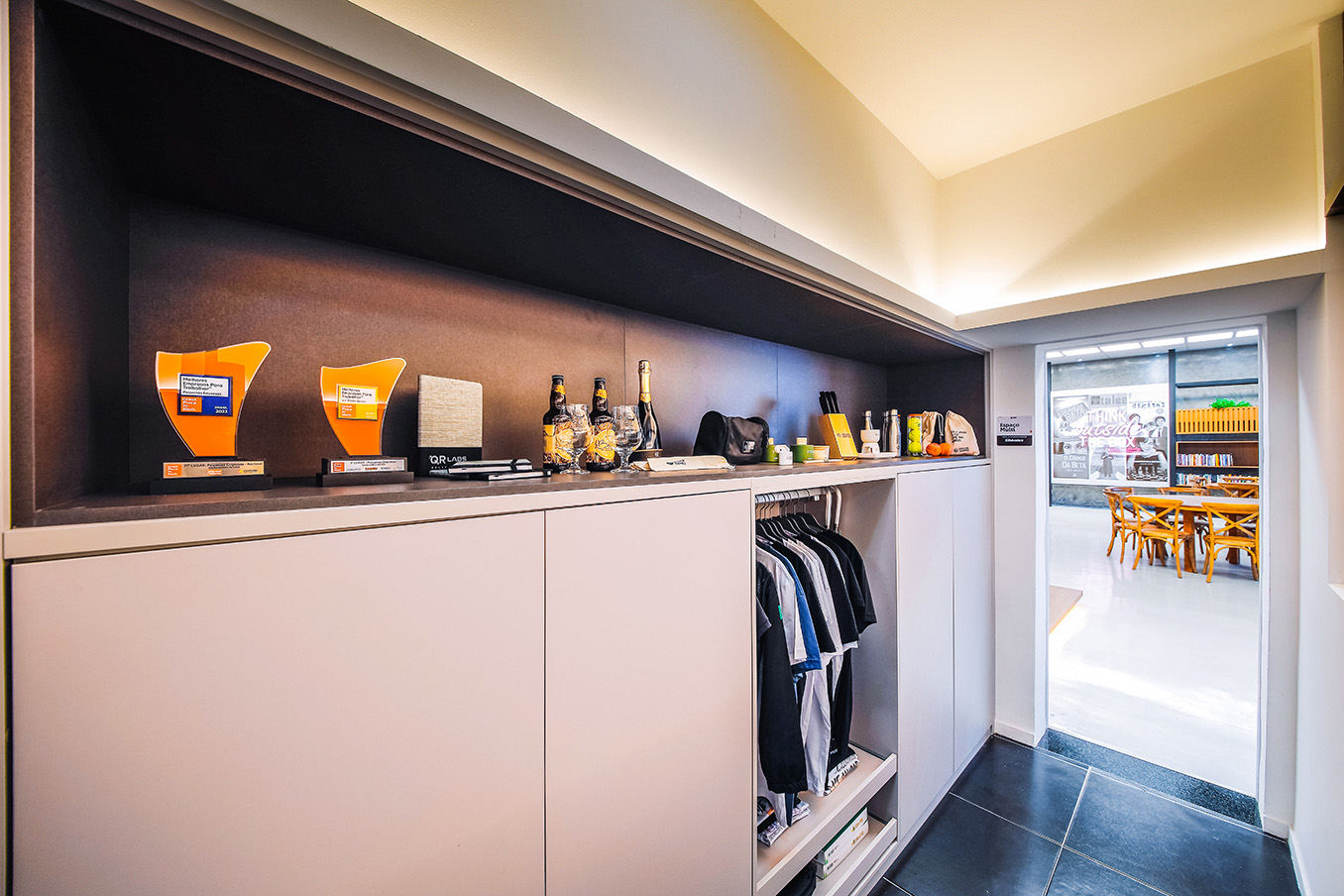 Lojinha / Corredor para Espaço Multi